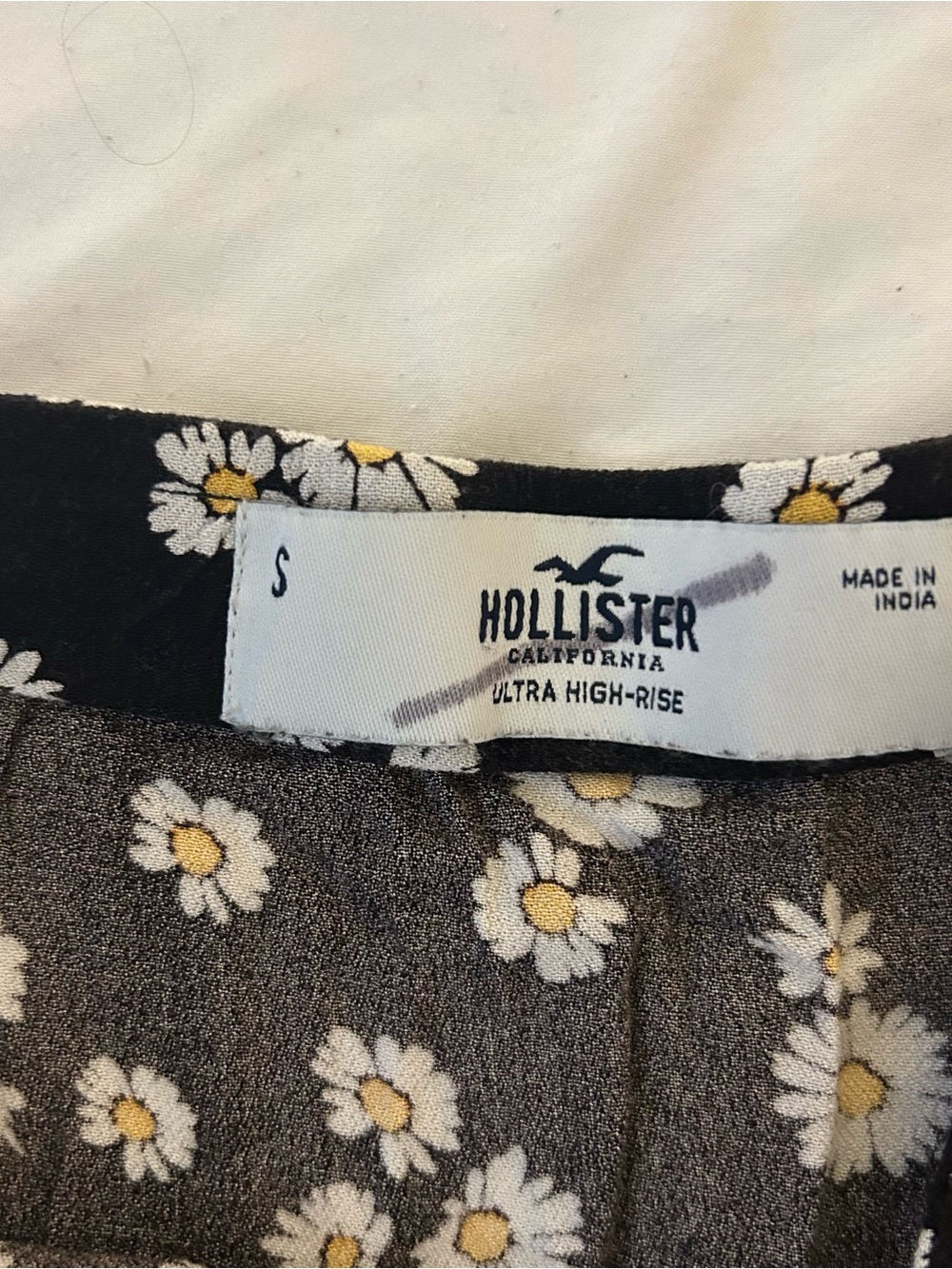 Hollister Black Mini Skirt with White & Yellow Daisy Print - Picture 3 of 3